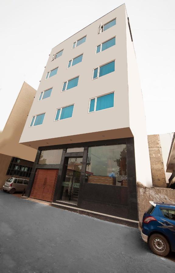 Hotel Z Suite-Near Delhi Airport Neu-Delhi Exterior foto